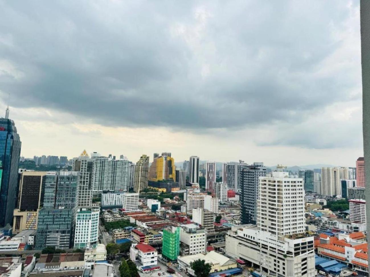 The Luxe Colony Klcc By Sky Pool Appartement Kuala Lumpur Buitenkant foto