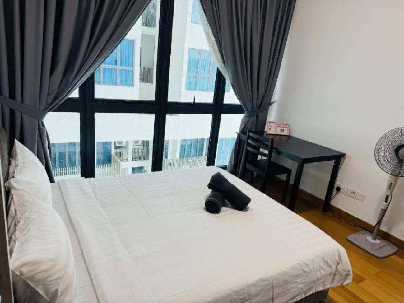 The Luxe Colony Klcc By Sky Pool Appartement Kuala Lumpur Buitenkant foto