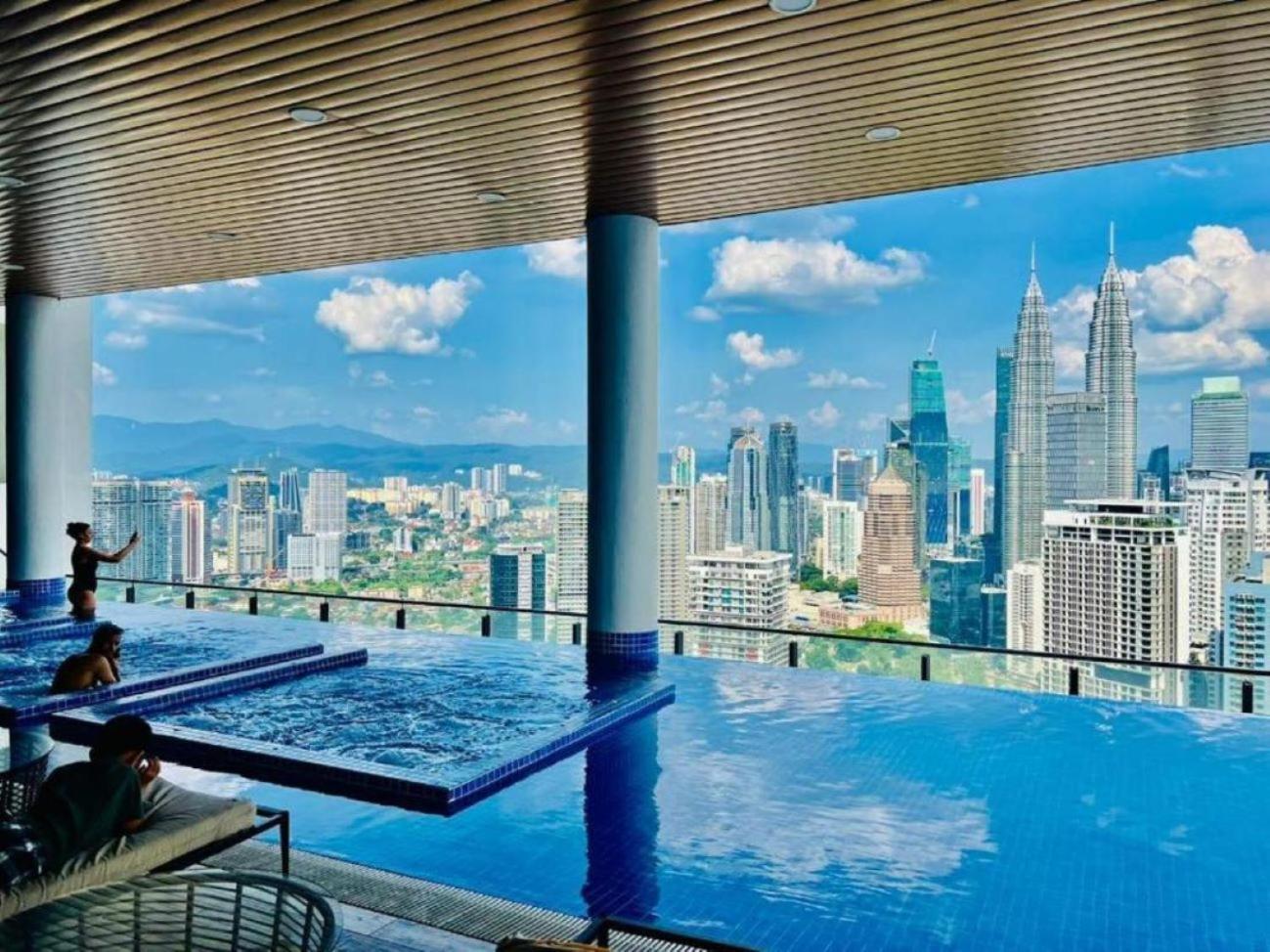 The Luxe Colony Klcc By Sky Pool Appartement Kuala Lumpur Buitenkant foto