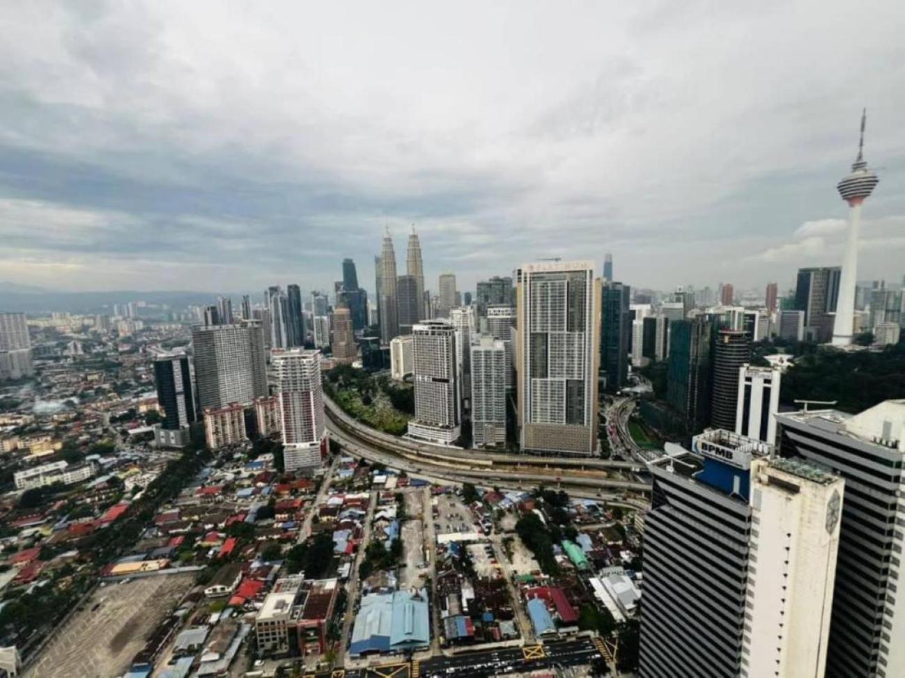 The Luxe Colony Klcc By Sky Pool Appartement Kuala Lumpur Buitenkant foto
