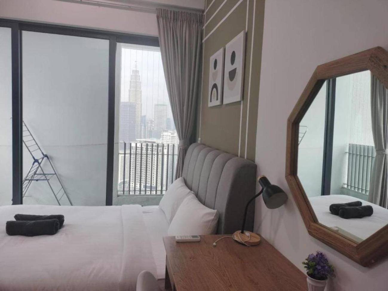 The Luxe Colony Klcc By Sky Pool Appartement Kuala Lumpur Buitenkant foto