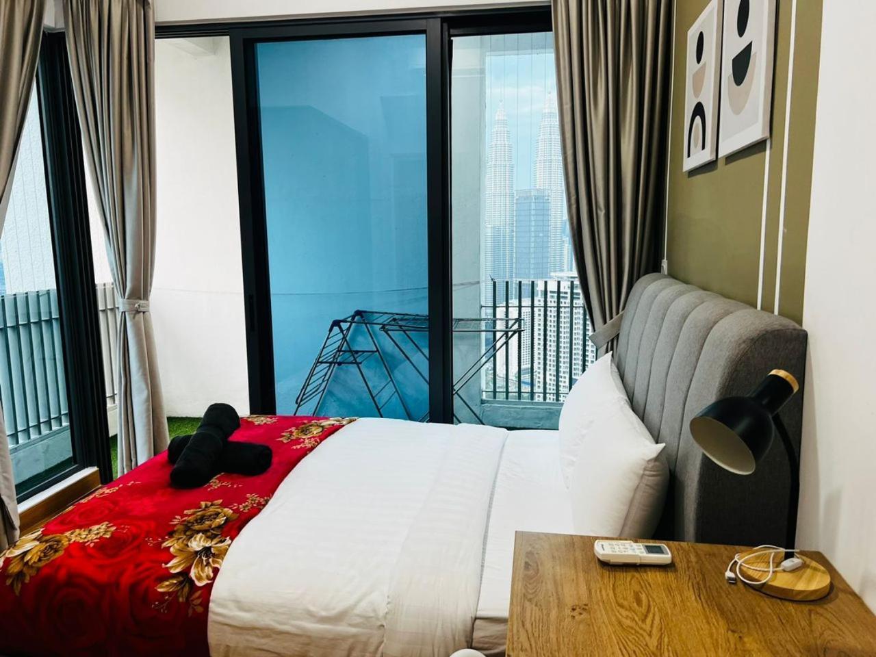 The Luxe Colony Klcc By Sky Pool Appartement Kuala Lumpur Buitenkant foto