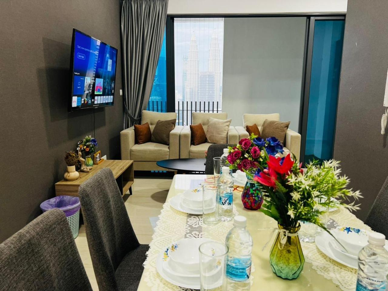 The Luxe Colony Klcc By Sky Pool Appartement Kuala Lumpur Buitenkant foto