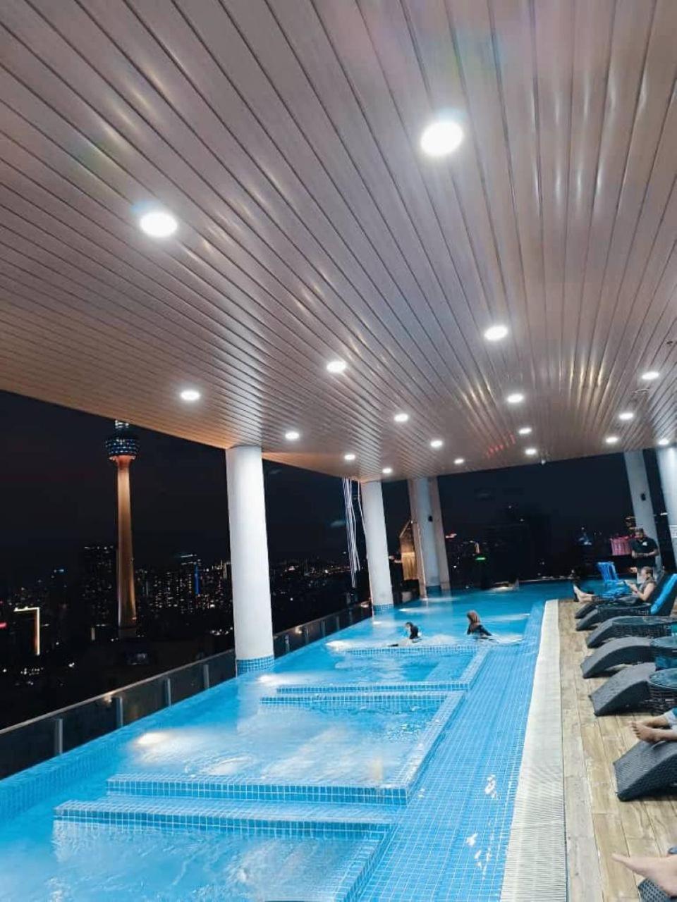 The Luxe Colony Klcc By Sky Pool Appartement Kuala Lumpur Buitenkant foto