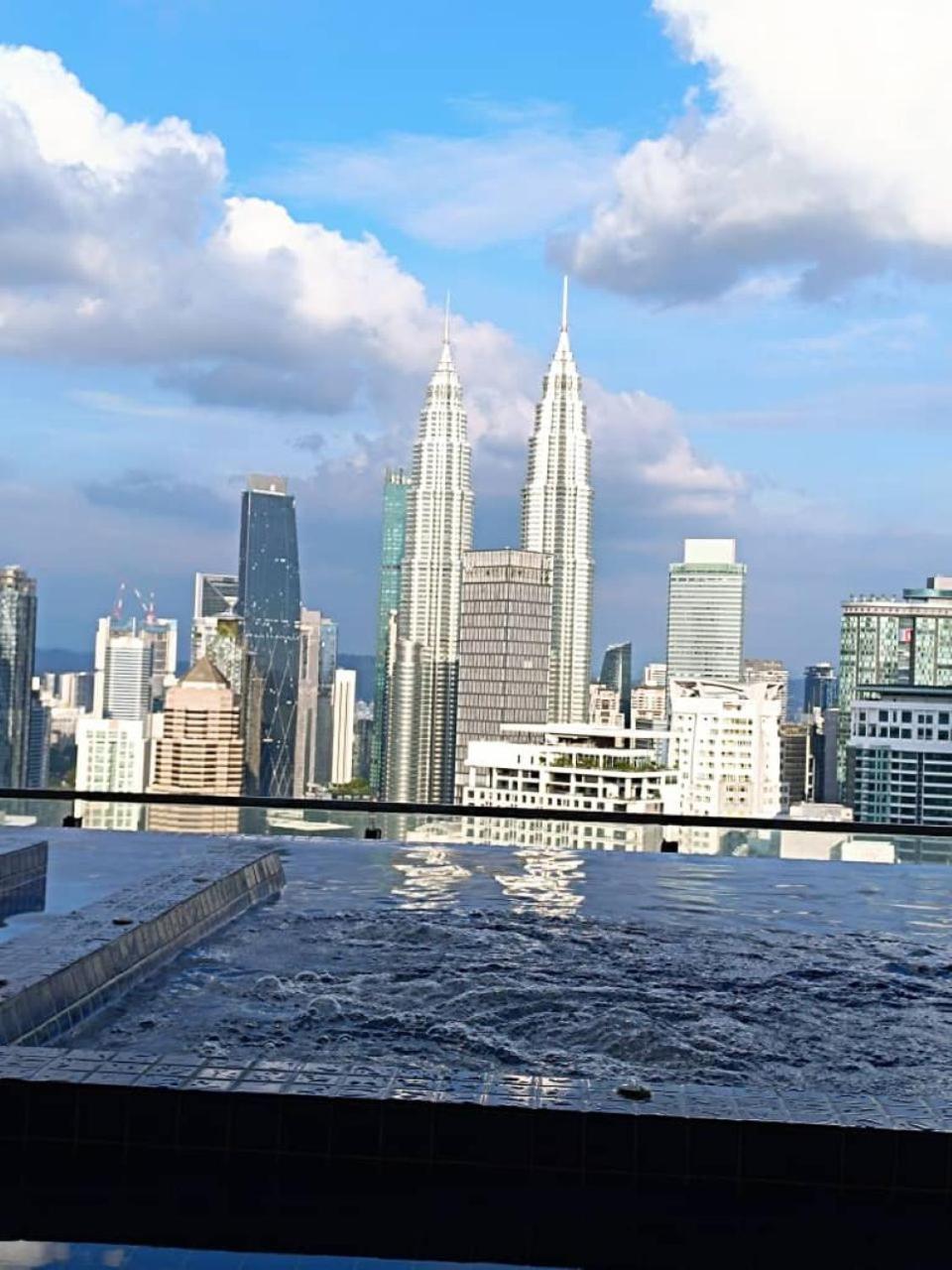 The Luxe Colony Klcc By Sky Pool Appartement Kuala Lumpur Buitenkant foto