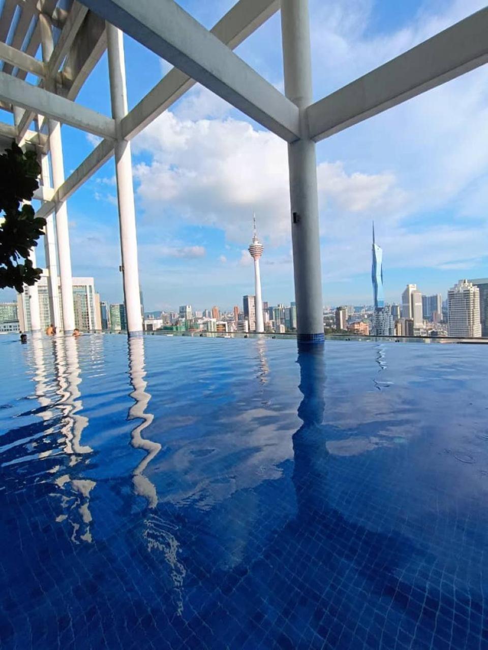 The Luxe Colony Klcc By Sky Pool Appartement Kuala Lumpur Buitenkant foto