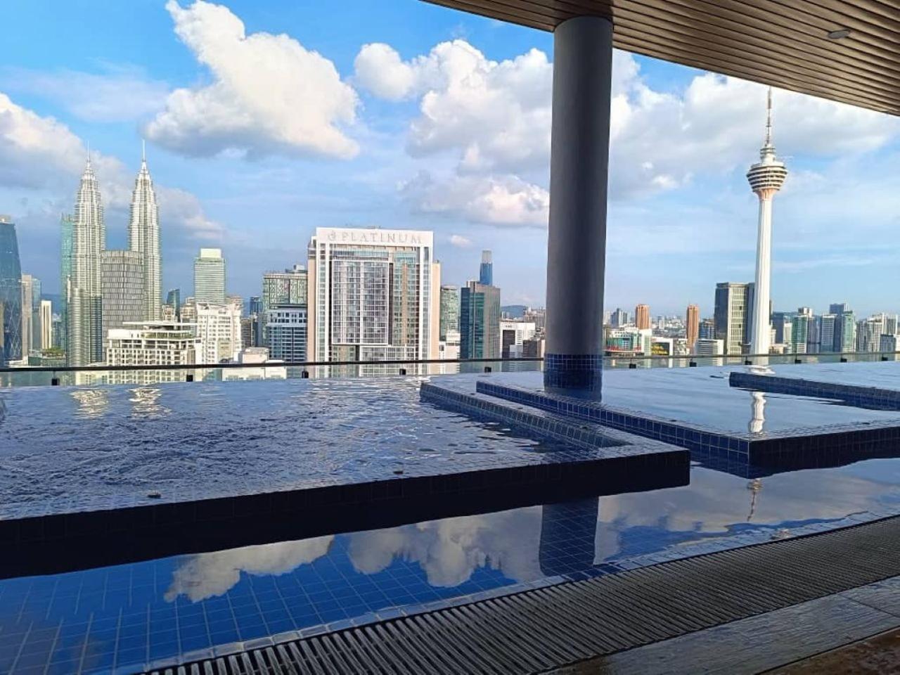 The Luxe Colony Klcc By Sky Pool Appartement Kuala Lumpur Buitenkant foto