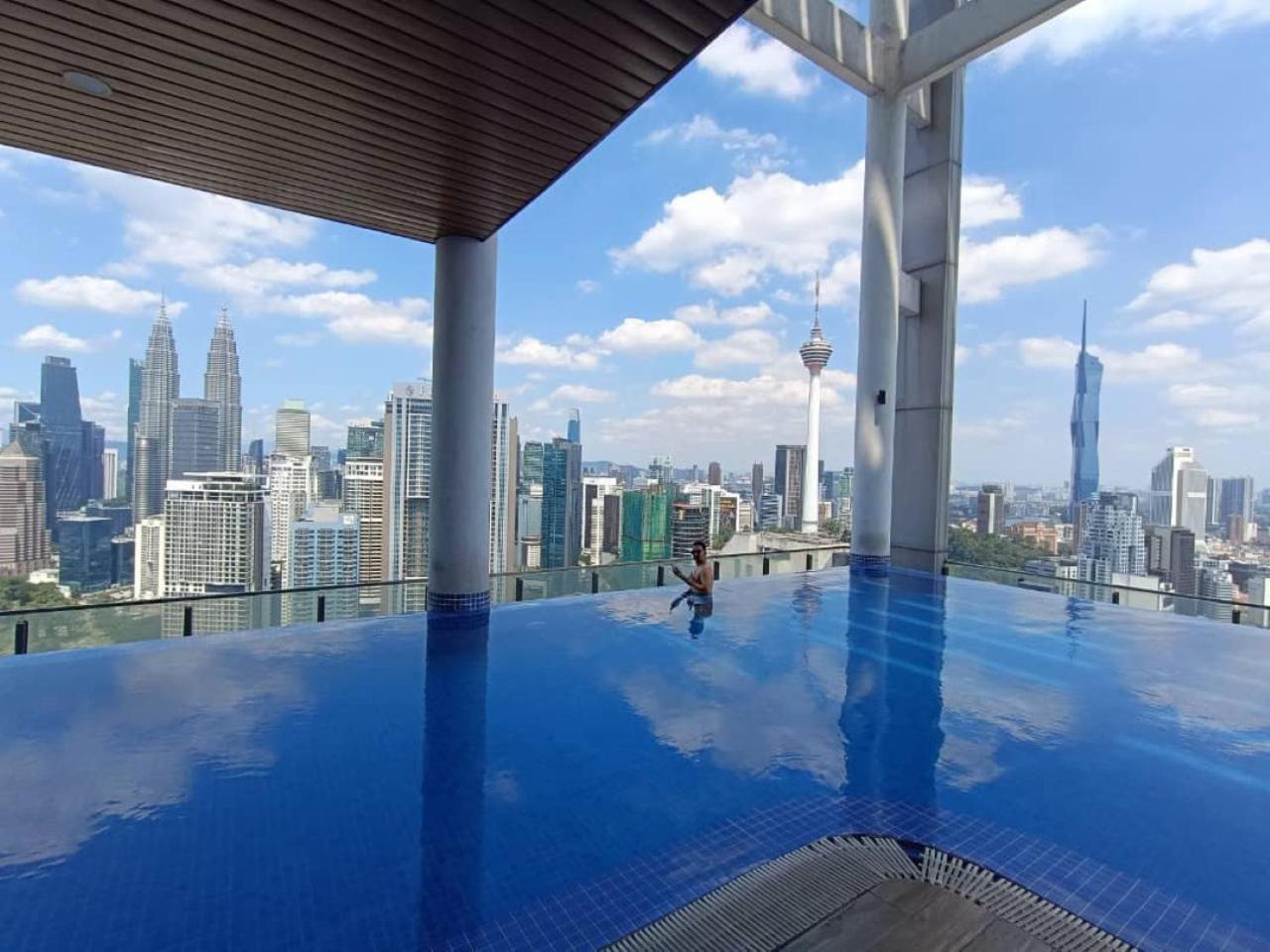 The Luxe Colony Klcc By Sky Pool Appartement Kuala Lumpur Buitenkant foto