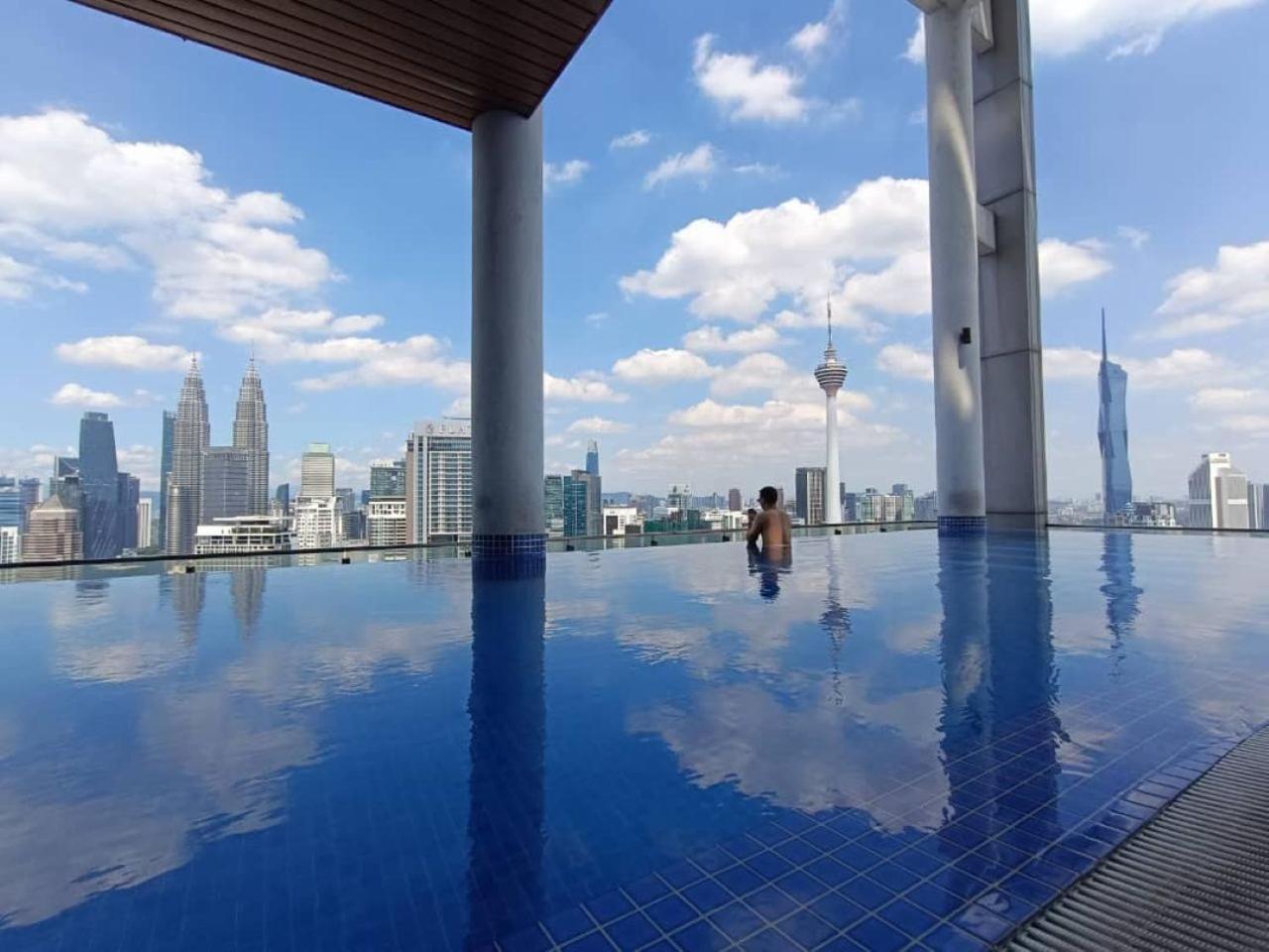 The Luxe Colony Klcc By Sky Pool Appartement Kuala Lumpur Buitenkant foto